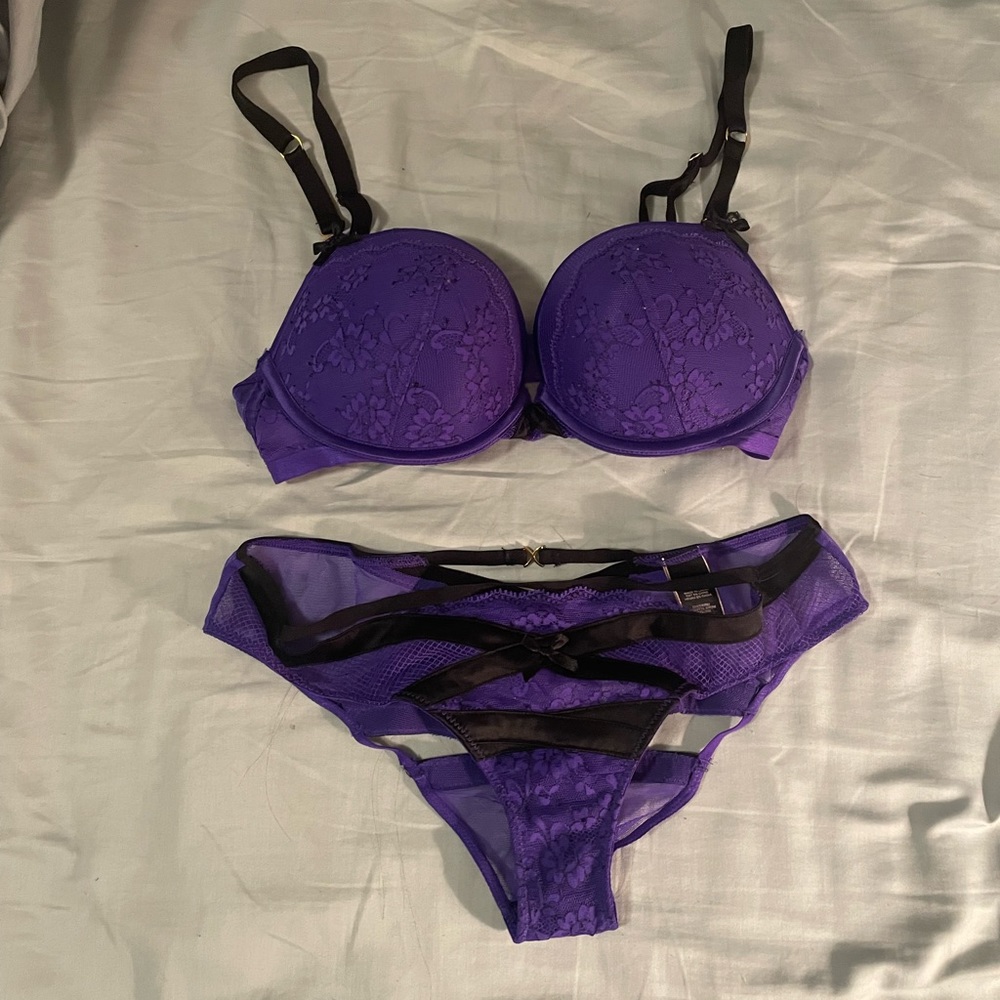 NWOT VS set purple lingerie